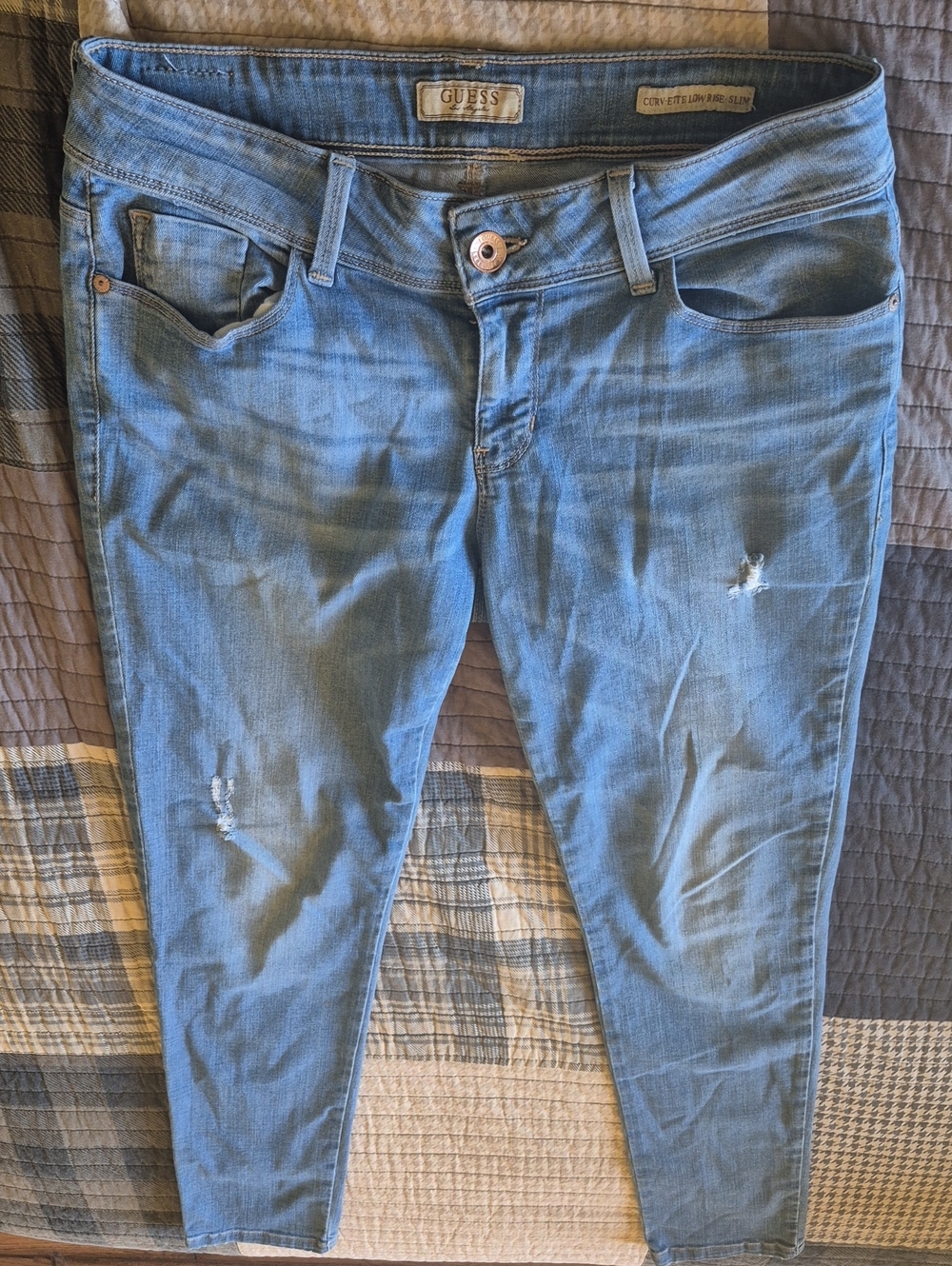 GUESS Women's Light Blue Skinny Jeans with Subtle Distressing Curvy Low Rise